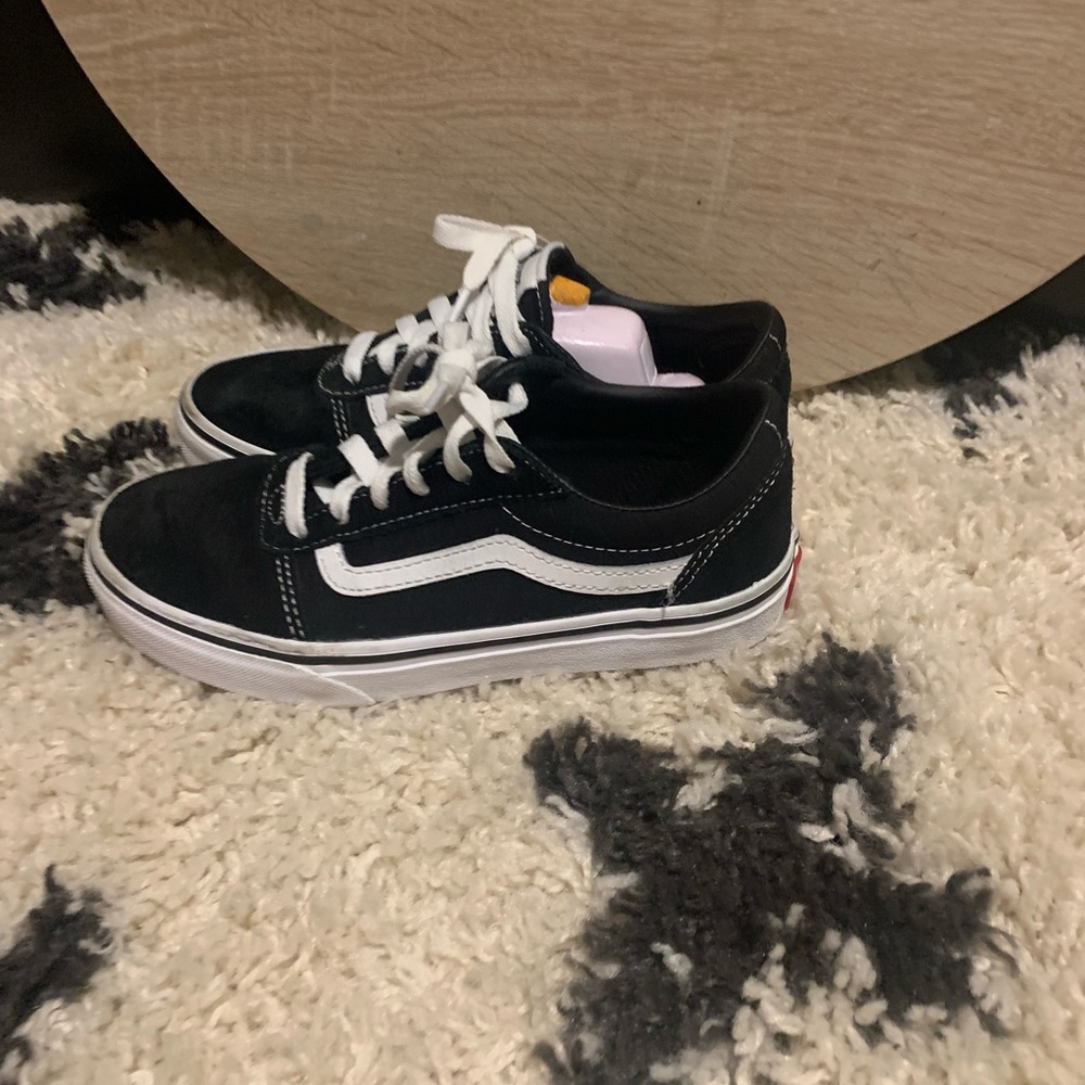 Vans blk/wht youth size 3. Like new